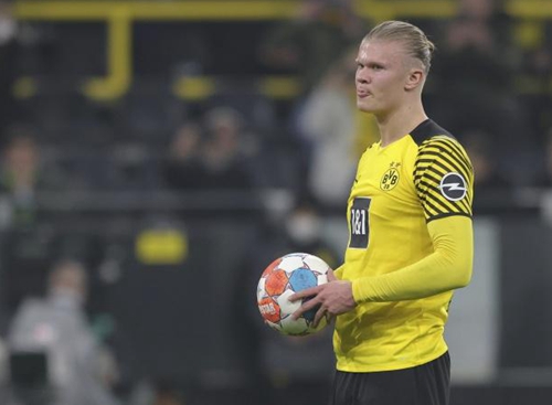 利物浦vs埃因霍温：伊萨克替补，加克波战旧主，萨拉赫首发（利物浦迎战埃因霍温：萨拉赫首发，加克波对旧主，伊萨克替补待命）