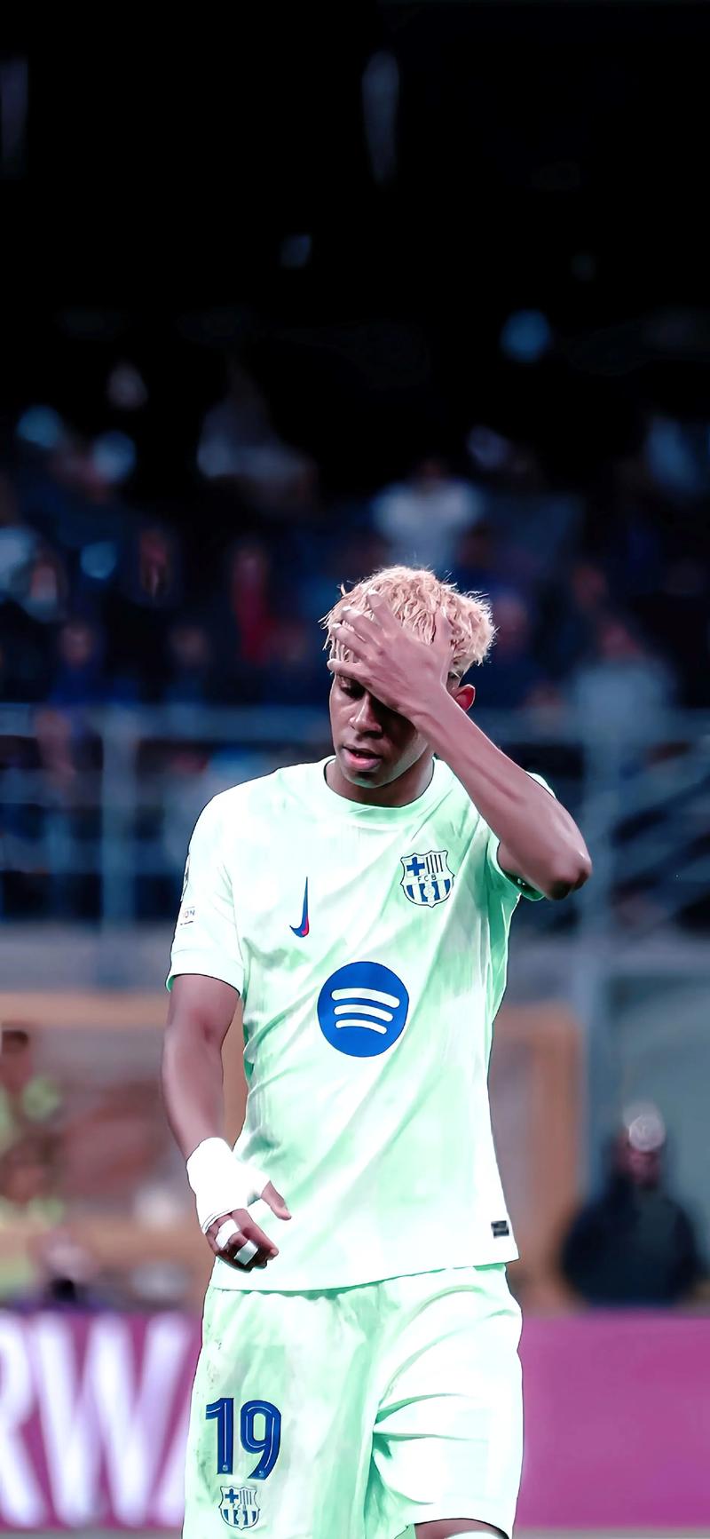 德天空：虽然桑乔愿意把薪水减半，但多特对签下他仍存疑虑（德天空：桑乔愿降薪五成 多特对签回仍显犹豫）