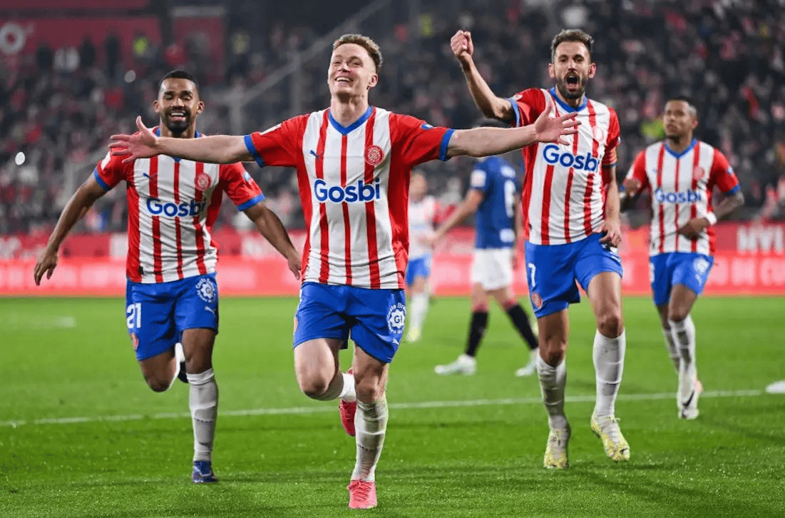 门将多次神扑 成为最大功臣（门将神扑连连 成为制胜关键）