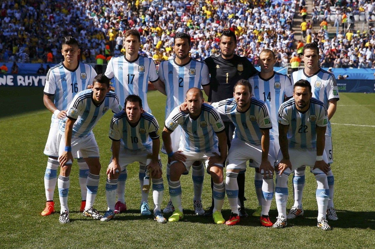 米体：将有一万名左右的那不勒斯球迷远征罗马，警方压力很大（米体：近万名那不勒斯球迷将赴罗马，警方面临重压）