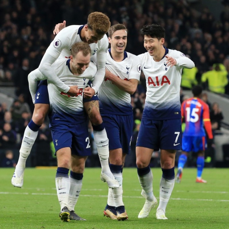 卫报：巴萨将凯恩视为取代莱万的首选目标，很可能激活违约金（卫报：巴萨将凯恩列为莱万接班首选，或启动解约金条款）